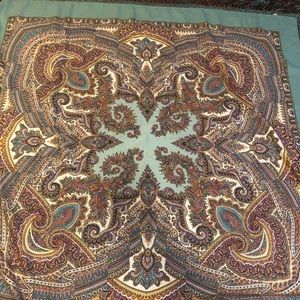 Large scarf with fringe